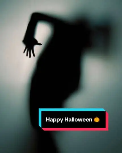 Swipe to the last project for Showcase's offer to the uncanny valley... 😶‍🌫️🪱🔮🩸👁️👣👽 🔗 Can you find more spooky work on UALshowcase.arts.ac.uk? Projects featured: 1 – 3: Catharsis, Becca Tolliday, 2024 MA Fashion Photography, London College of Fashion, UAL 4 – 6: The House, Ophélie Verhaeghe de Naeyer, 2024 BA Performance: Design and Practice, Central Saint Martins, UAL 7 – 10: OBSCURE, Jialu (Connie) Xu, 2024 BA Performance: Design and Practice, Central Saint Martins, UAL #fyp #halloween #spooky