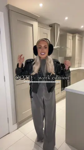 Outfit of the day - work edition📍 P.s i promise to do a hair video this weekend!!!💖 #ditl #belfasttiktok #belfastfoodie #erineats #newtownabbeyblogger #irishtiktok #OOTD #ootdfashion #plt #styling #workoutfit #outfits #stylemyoutfit #casual #fits #fashion #ootdinspo 