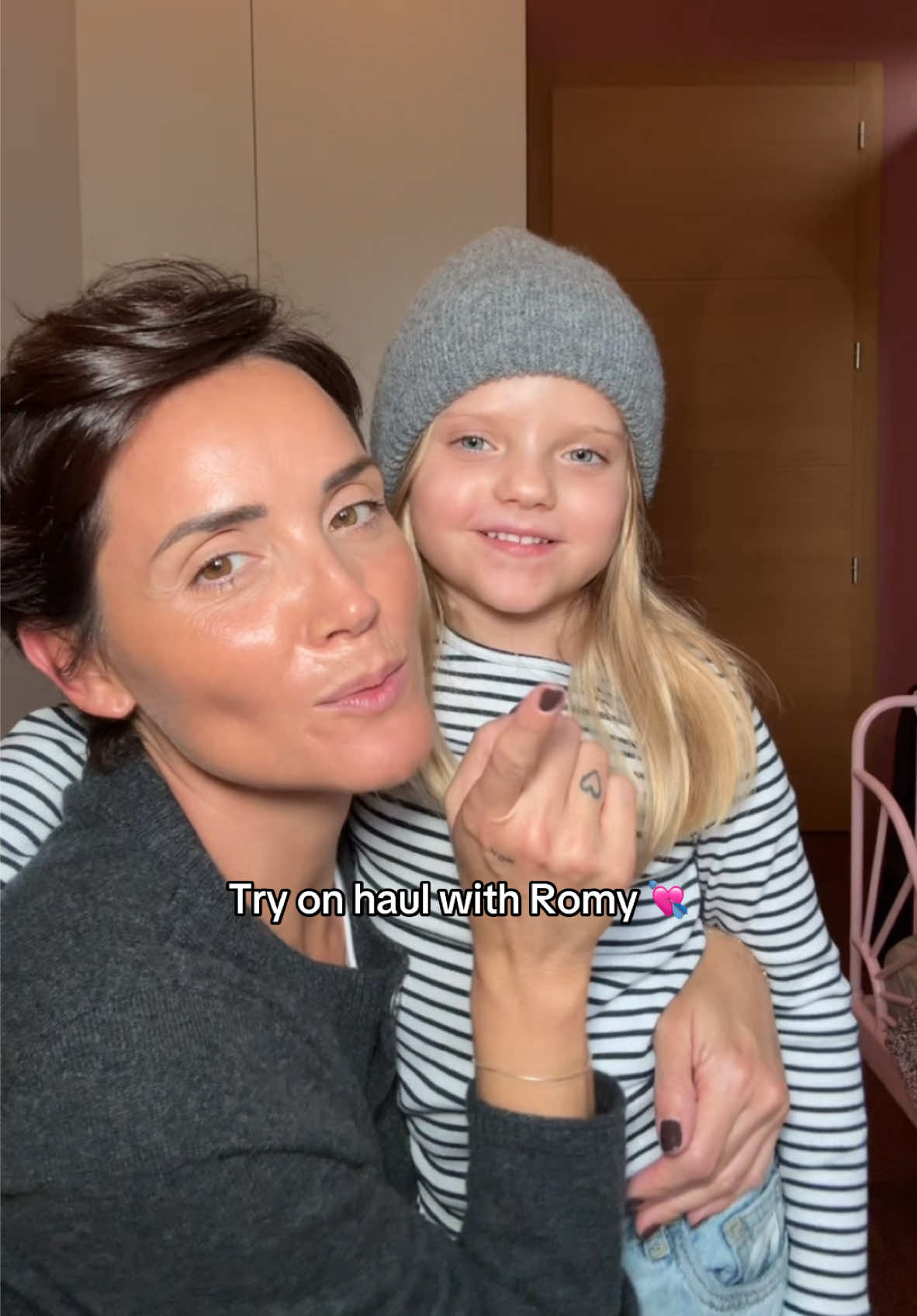 Shopping haul @C&A avec Romy. On a craqué sur les nouveautés Outerwear ! 🌨️🥶 #haul #tryonhaul #tiktokfamily #momanddaughter 