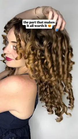 Detangling is the WORST part of washday 99% of the time the pain is worth it.. that 1% is when you put in all the work and your curls STILL decide not to co-operate A few detangling tips for if you also struggle with knotty curls: 💗 Apply a deep conditioner to your hair before shampoo to detangle (I’ve found that if I shampoo my hair first my curls sometimes become even more tangled) 💗 After you’re applied your deep conditioner, wet your hair a little to help the deep conditioner spread throughout your hair 💦 💗 Detangle from the bottom up and be gentle (I still need to work on being gentle myself haha, I get so impatient 😂) 💗 Use a brush designed for detangling, the one I’ve been loving to use recently is @tangleteezer the ultimate detangler brush. This cuts my detangling time in half ⏱️ and reaches the knotty under layer 💗 Some deep conditioners I love are the @garnier coconut hair food, the @boucleme intensive moisture treatment and the @onlycurlslondon deep hydration hair mask 🥰 #curlyhair #curlyhairtips #3acurls #curlygirl #curlyhairroutine #curls #curly #curlscurlscurls #curlyhaircare #washday #curldefinition 