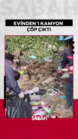 Karabük'te tek katlı evin içinden ve dışından çıkan 1 kamyon çöp belediye ekiplerince temizlendi. Ev sahibinin 