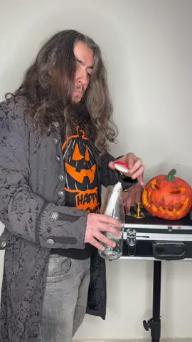 Tutorial magic trick for Halloween.🎃