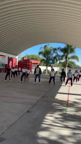 Rompe @daddyyankee  🔥🔥🔥 Con mis bastoneras 🎊🥳 #daddyyankee #rompe #regueton #baile #dance #fyp #fypp #paratiiiiiiiiiiiiiiiiiiiiiiiiiiiiiii #parati #porristas #reneruiz 