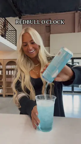 I can’t lie, I am kinda obsessed with the new redbull flavor… @laney  #redbull #redbullwinteredition #drinkbreak #redbulloclock #Lifestyle #utahgirl #utah #worklife #salonlife 