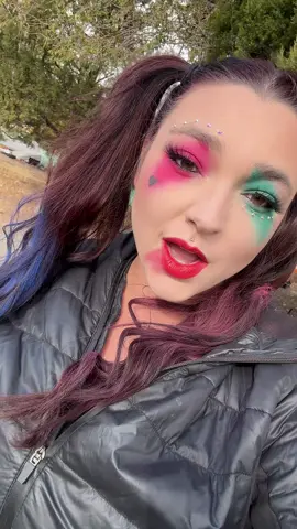 You want to see crazy i can show you crazy 💓💙 #halloweenparty #halloweencostume #harleyquinnmakeup #crazyclown 