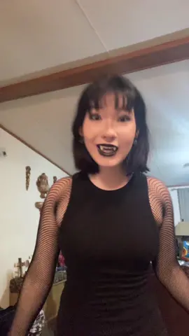 HEHEHEH 😼😼  #fyp #fypage #viral #foryou #mavis #maviscosplay #mavisdracula #mavishoteltransylvania #hoteltransylvania