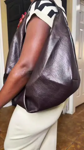 #fypage #stylingoutfits #outfitinspo #newfallfashion #fallfashion #fallessentials #tiktokshopfinds #blackblogger #outfitset #totebags #tiktokbag 
