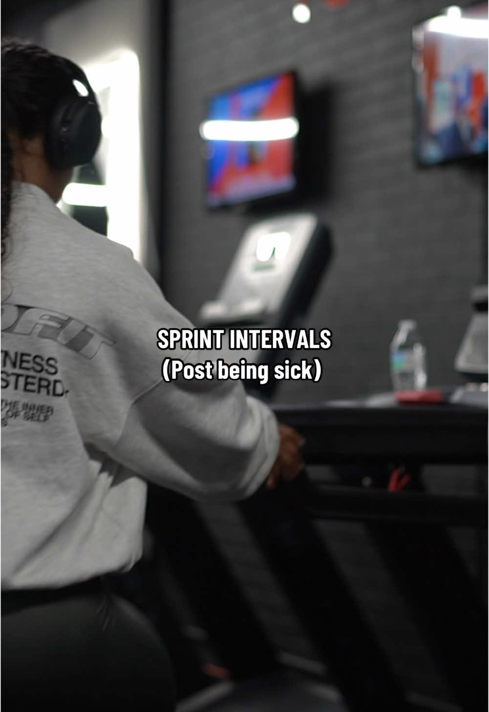 The way i was gasping for air coming back after sickness is no joke🤣 @VQ FIT blk friday collection drops tmmrw🤍 #vqfit #sprintintervals #GymTok #fyp #FitTok #workouts (ad) 