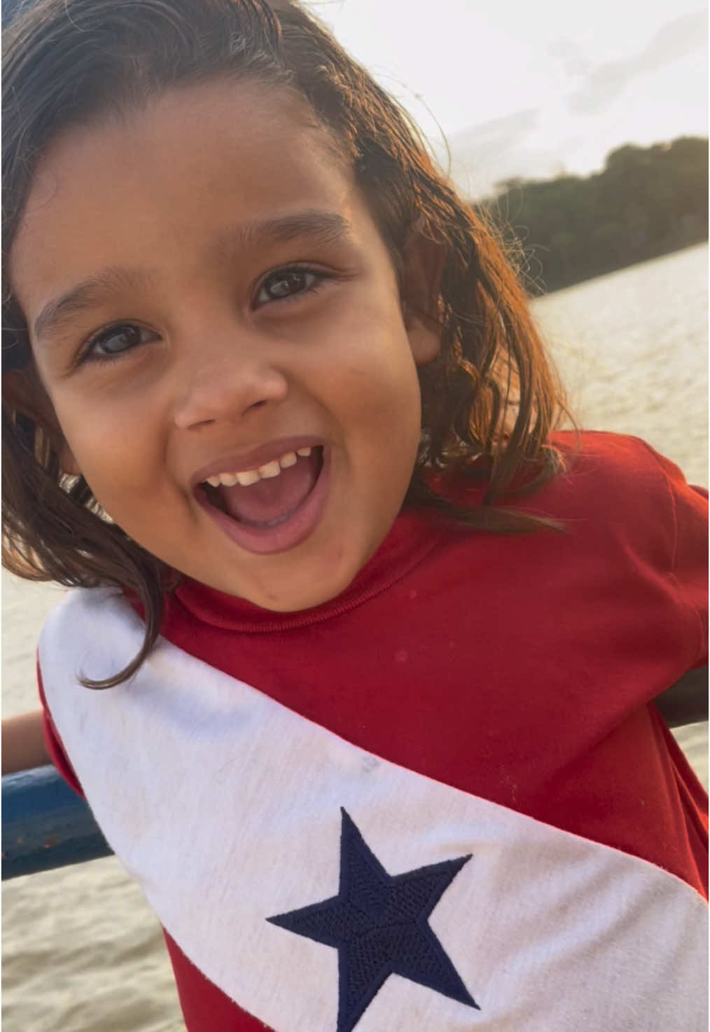 Se tu é paraense e não sabe cantar essa,então pega o beco do meu Pará😌 . #paraense #paraenseraiz #soudonorte #pordosol #cantora 