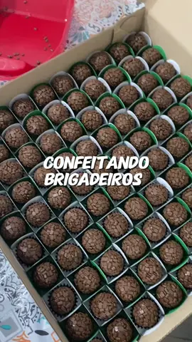 Tentando confeitar brigadeiros goumart com um pacote apenas 🤡 O pacote tem 400g e claro aue nao deu 😅 #confeitaria #brigadeiro #brigadeirogourmet #halloween2024 #doce #outubro 