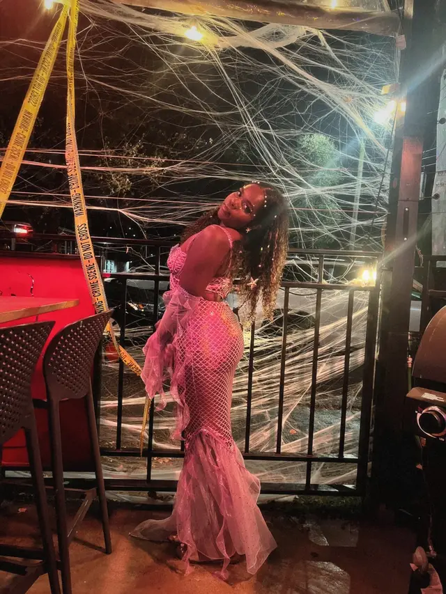 went aquatic for the evening 🧜🏾‍♀️🫧🐚🪸 #halloweekend #halloweencostume #mermaid #siren #halloweencostumeinspo #costumeideas #browngirltiktok 