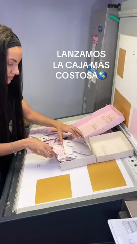 Ni en los sueños más locos me imaginé que esta caja seria la primera en agotarse de la colección de navidad😱!  Puedes adquirirlas desde 12 Unds!  #cajas #emprendedoras #storytime #calendariodeadviento 