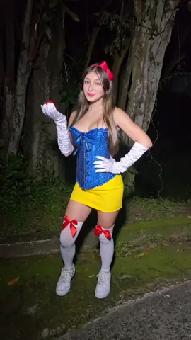 We celebrate Halloween and Summer looks amazing in her Snow White costume! 