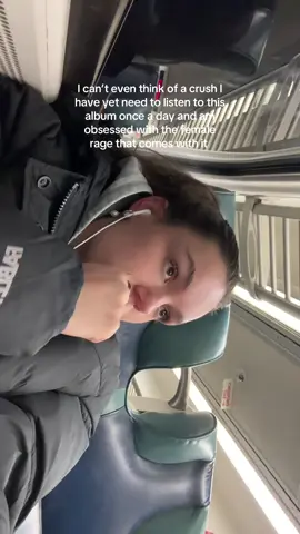 Andddd shes back on the train AGAIN. Time to get bsck to the city to get ready for marathon weekend 😝😝😝😝