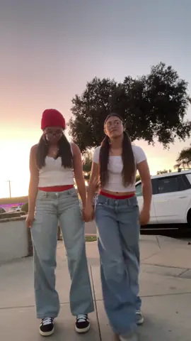 MY TWIN!! @caliii 😋 #halloween #subwaysurfers #duo #costume #bsf #fypシ #foryoupage 