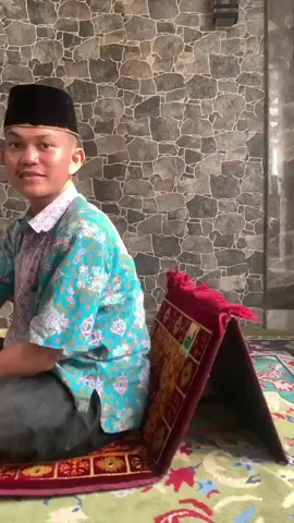 Sajadah sandar Lipat yang gampang dibawa kemana-mana dan nyaman karena sajadahnya empuk dan kuat untuk di jadikan tempat sandaran #sajadahsandar #hjkarpetpusat #sajadahitikaf #multifungsi 