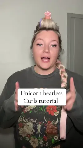 Unicorn heatless curls tutorial for an overnight blowout #sahm #MomsofTikTok #heatlesscurls #overnightcurls #heatlesshair #heatlesshairstyles #hairtutorials #hairstyle #hairtok #blowout #blowoututorial #overnightblowout #fyp 