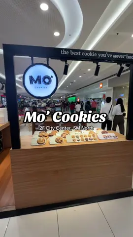 Mo’ Cookies is the OG bigger-than-your-palm cookie and is now serving really good soft serve (with a cookie as a topping!)  We really loved their coffee soft serve because of how creamy it is and it’s not too sweet, you can also still taste the coffee! The caffeine kick is there so if you’re planning an all nighter, this dessert can help you get through it 😉 Mo’ Cookies 📍2F City Center, SM North  ———  #mocookies #cookies #cookiemonster #cookiesoftiktok #smnorthedsa #qceats #qcfoodies #foodtripph #KapeTayo #desserts #icecreamlover #foodtiktok #foodies #foodieph #FoodieTokPH #foodietiktok #fypシ゚ #fyppp #fyppp #musttry #viralfood 