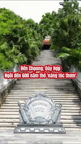 Đền Choọng, Ngôi đền gắn với cổ tích tình yêu của một cô gái người Thái.Đó là chuyện tình cổ tích của nàng là Nang Phốm Hóm - tiếng Thái nghĩa là Nàng Tóc Thơm. Nàng Tóc Thơm đẹp người, đẹp nết nhất Mường Choọng ngày đó. Tương truyền, thuở ấy, khi quê hương bị giặc giày xéo, nàng và dân bản đã sát cánh cùng nghĩa quân Lam Sơn lao động và chiến đấu. Trong thời gian lưu lại nơi này, một tướng tài của nghĩa quân Lam Sơn đã đem lòng yêu thương Nàng Tóc Thơm. Nàng Tóc Thơm được nghĩa quân tin cậy giao phó việc quyên góp lương thực. Mỗi buổi chiều, sau khi hoàn thành công việc, cô gái thường ra dòng Nậm Choọng gội đầu sau khi xong hết việc. Một chiều nọ, nàng không may bị trượt chân ngã và bị dòng nước cuốn đi.Nhận được tin người yêu mất, tướng quân tức tốc quay về và cho quân lính đào xới đất đá chất thành núi tìm người yêu nhưng vẫn không thấy. Tiếc thương nàng, người dân đã lập đền thờ trên đồi đất mà tướng quân và binh lính đã đào để tìm nàng. #vongquanhnghean #nghean #nghean37 #xuhuong #tpvinh 