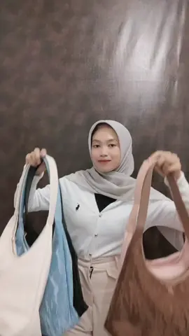 Rekomendasi totebag gemas cocok buat kuliah 🥰  #totebagkuliah #totebagaesthetic #totebags #localbrand #virall #tasmurahberkualitas #tasmurah #taswanita #totebagmurah #fyp #OOTD #shouderbag #korean #promoguncang11 