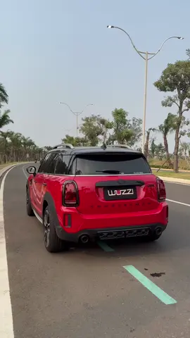 MiniCooper Countryman si gemooy meledak