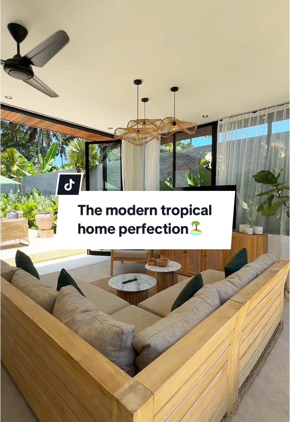 Your open-living haven is here! Come through to see the opulent interior and seamlessly blend living spaces. Live the dream. #balivilla #ubud #tropicalhouse #dreamhome #homedecor 