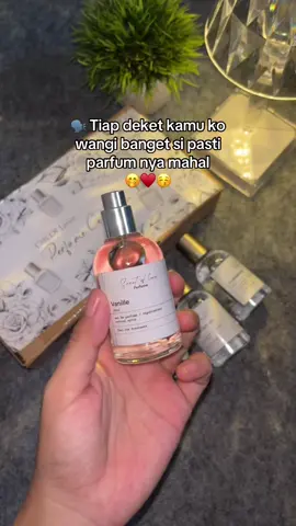 pake parfum beli 1 dikirim 4 dong 😚 #parfumviral #wangitahanlama #parfumereccomended 