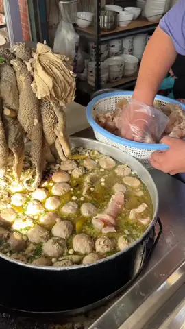 Basko dengan jeroan sapi yang mantap di Medan.. Urat Sapinya Lembut kali…