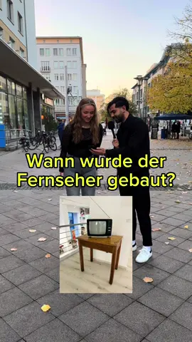 Wann wurde dieser Fernseher gebaut? 😂 #straßenumfrage #kunst 