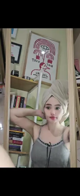 Jogja hari ini hujan deras sekali. Lagi mood bersih2 diri, mempercantik diri ditemani Kopi Piko 🐶❤️