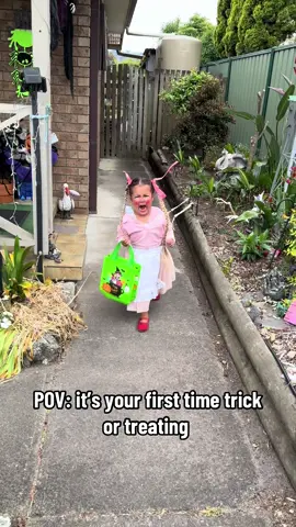 Amalijas first time Trick or treating…. 😂😭 #halloween #trickortreating #scary #toddler