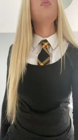 #fürdich #fyp #pantyhose #scottishuniform #feet #viral_video #hot #sexy😍🤤😍 #idontknow #ukgirl #tights #school 