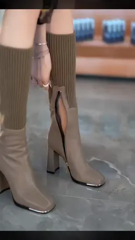 Chân nhỏ mang em này siu hách háng #hottrend #xuhuongtiktok #giaydep #giayboot #botnu #bootnu #giaybot #botcaogot 