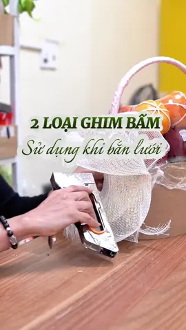 Mọi người thích sử dụng loại ghim bấm nào hơn nhỉ? #duongchaustore #viral #trending #giotraicay #daylamgiotraicaynghethuat #traicaynhapkhau #hoaqua #giohoaqua #giotraicaynhapkhaucaocap #daotaolamgiotraicay #hoaquanhapkhau #daylamgiotraicay #xuhuong #traicay #huongdan #khoahoc #tips 