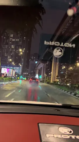 A rainy night view of Kualalumpur#🇲🇾🌴#explore #malaysia #kualalumpur #travel #traveling #fyp #fypviraltiktok #tiktokviral #foryoupage 