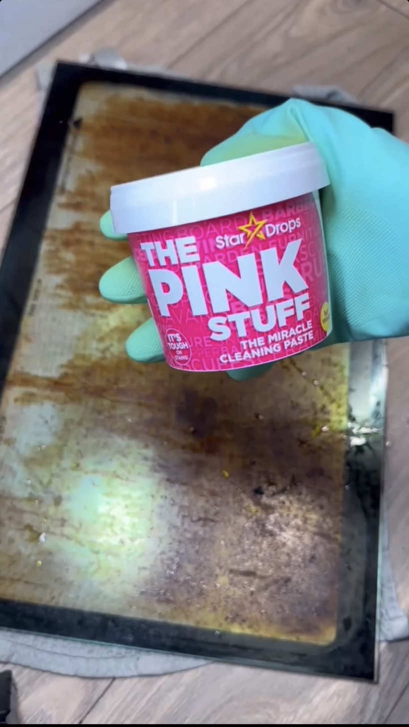 Power through grease & grime with the power of The Pink Stuff 💖 like @Sam 🌸 on this oven door 👏✨ #thepinkstuff #pinkstuff #CleanTok #cleaning #cleaningmotivation #cleaninghacks #kitchen 