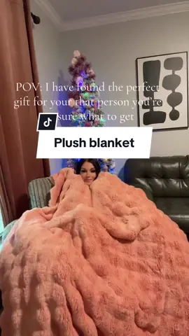SHES SO FLUFFY!! #blanket #fall #winter #plush #christmasgift #christmas #giftidea #gift #christmasgiftidea 