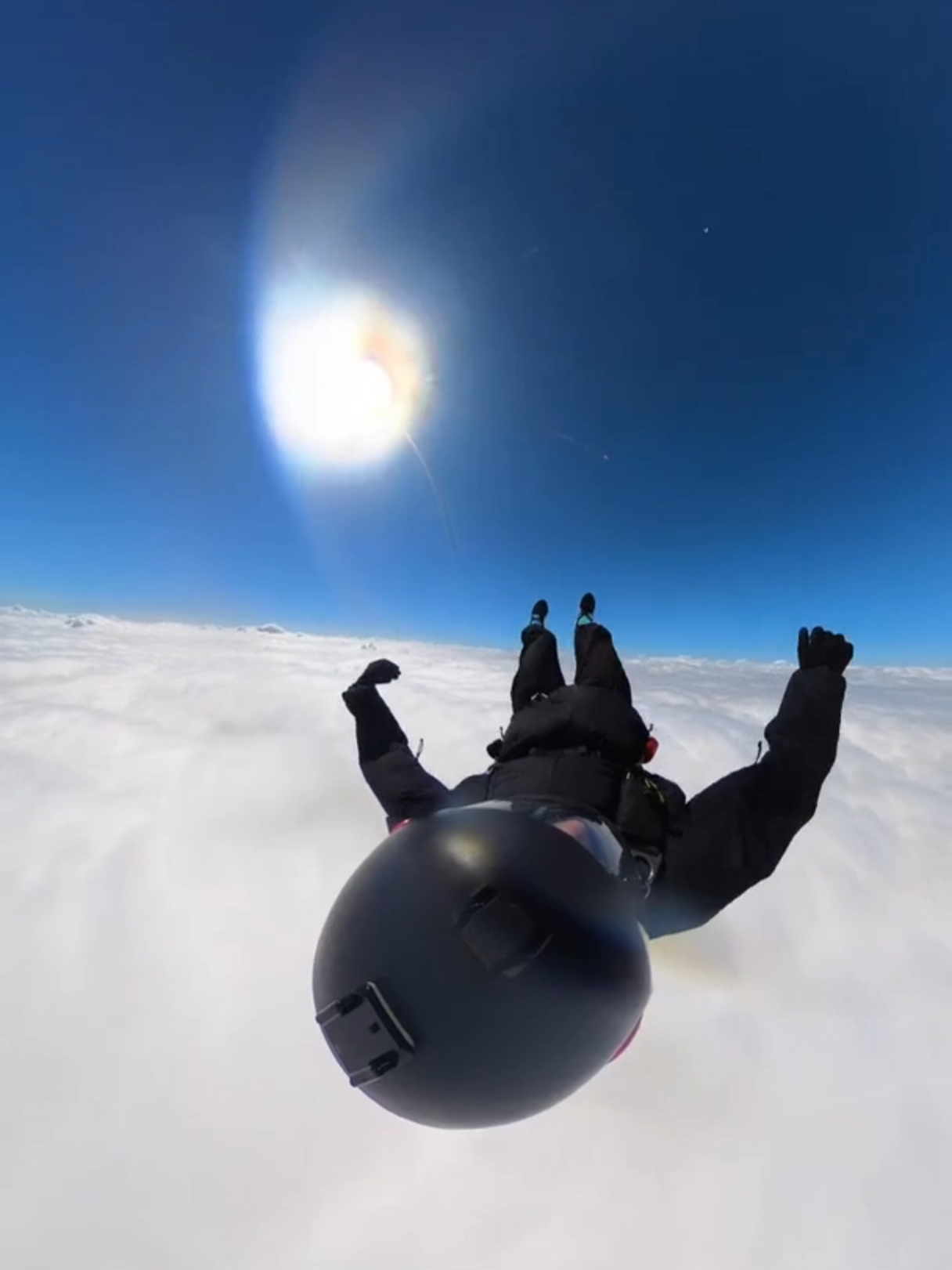 Flying through the clouds ☁️ (IG🎥: @ilko_iliev_) #Unreel #Extreme #Flying #Clouds #Diving