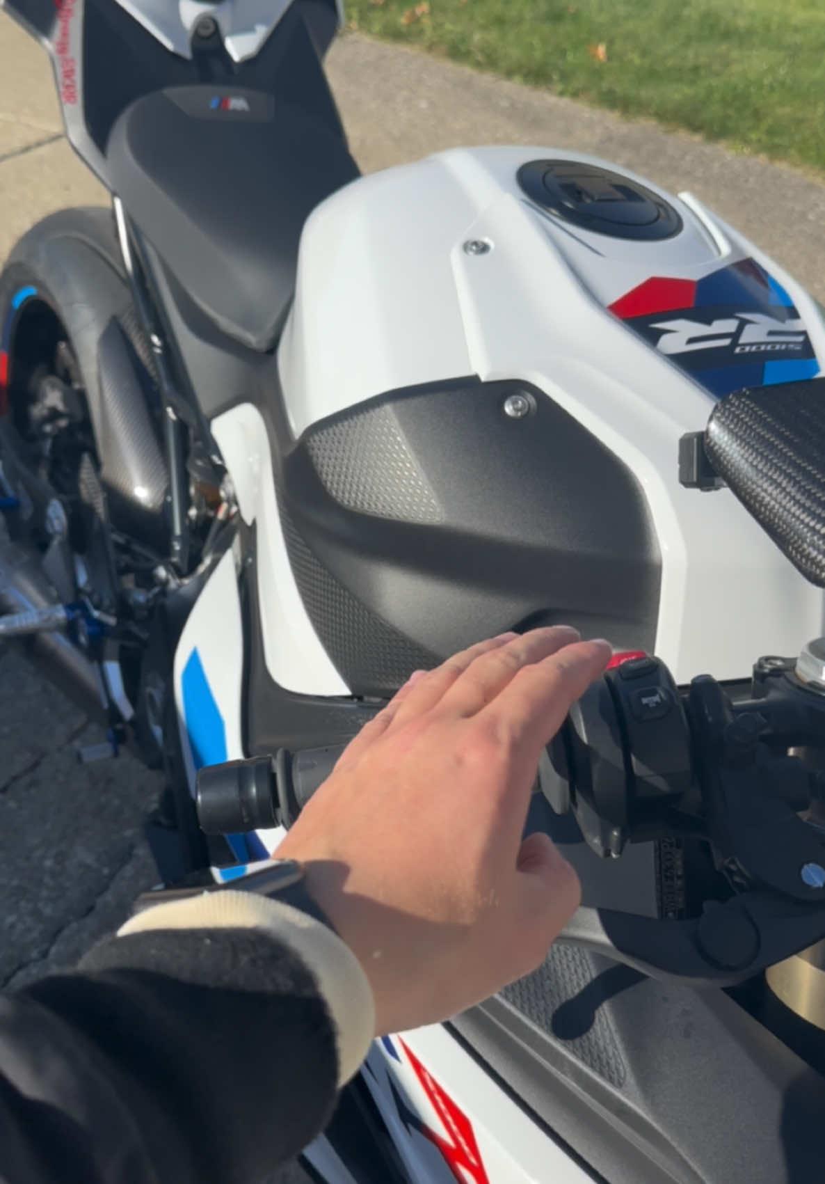 If only rhe S1k could havw a smooth stRt up. Thankfully it’s smooth once it simmers down.  #s1000rr #s1000rrm #s1000 #bmw #bmwmoto #bmwmotorrad #bmwmotorsport #bmwmotorcycle  #ohio #clevelandohio #btmoto #bike #motorcycle #supermoto #sk #skrr #yamaha #kawasaki #ducati #Suzuki #honda #motorrad #nrc #tailtidy #s1000rrgram #2023s1000rr #2023s1000 #cleveland #brutalbikes 