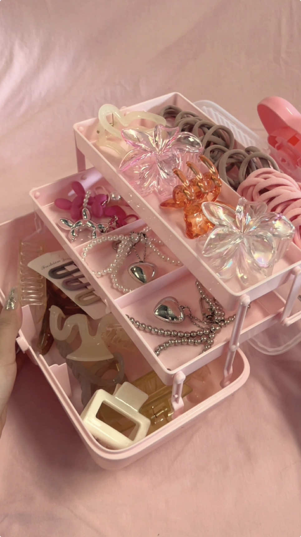 kikay girlies must have 💝 #storagebox #3layerstoragebox #storage #pinkstorage #pink #ribbon #accessories #hairtie #hairclamp #hairclip #anikanik #hairaccessories #budolfinds #budoloftheday #mustbuy #fypph #pinoytiktok #pinaytiktok #trend #women #teens #girls #imjustagirl 