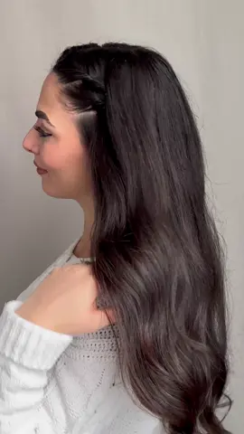 Quick and easy hairstyle 😍✨ #hairstyletutorial #easyhairstyles #longhairstyles #hairtutorial #hairtok #hairtrends #cutehairstyles #hairinfluencer #contentcreator #hairinspo #hairideas 