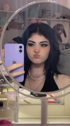 hii <3 cr. @hannah 🦇 @grungeangelz #egirl  #alt #altgirl #xyzbca #perte #neiperte #makeup #grunge  #fypシ  #foryoupage  #girl   #pretty   #doll