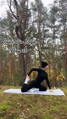 Open Air Yoga Day 20.  #yogaflow #yogapose #yogalove #yogalover #nature #naturevibes #naturelover #autumn #autumnvibes #relaxing #relaxation #forest #mindfulness #mindsetmotivation 