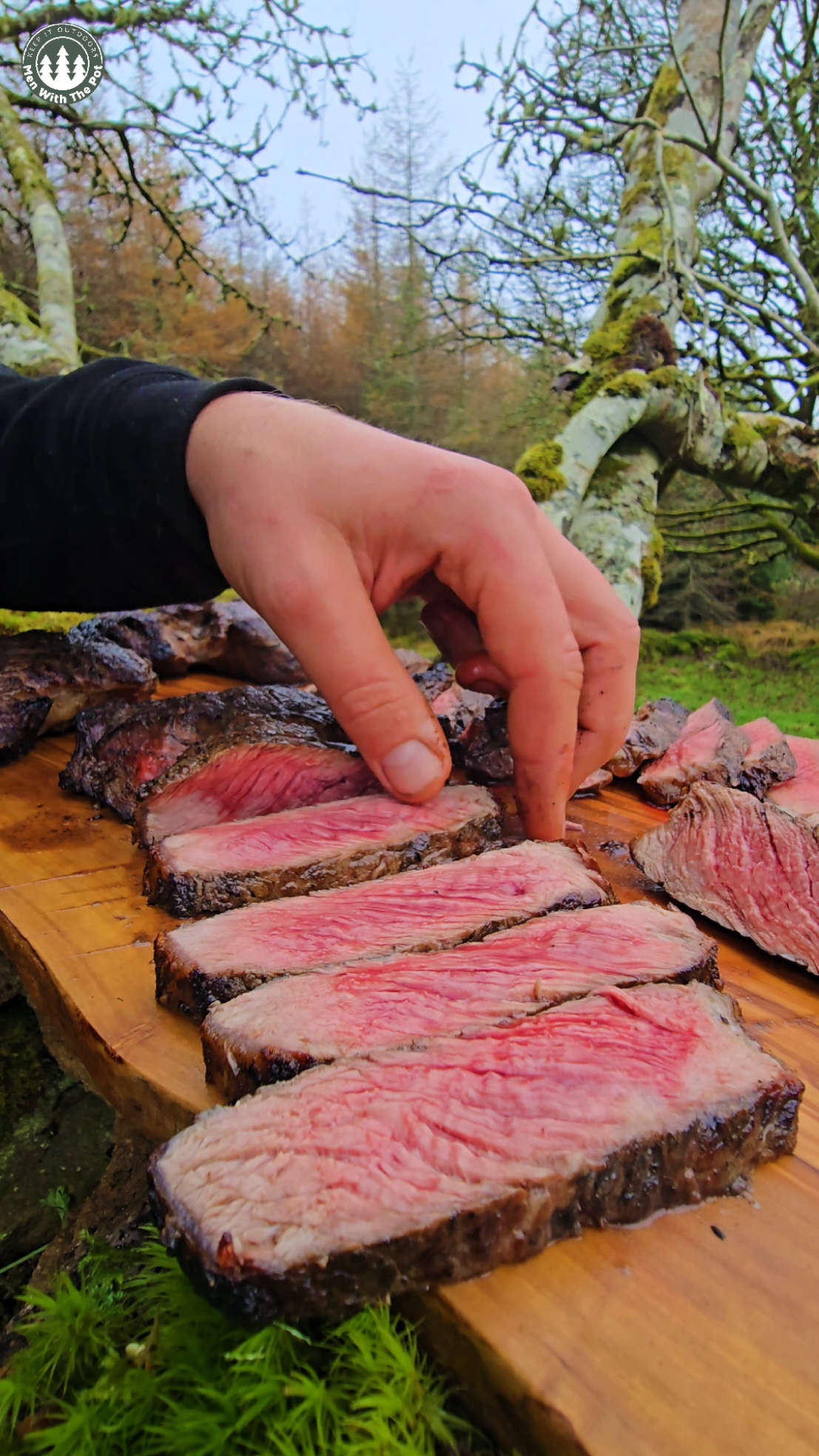 Cavemen Style Steak cooked on coals 😎 #fyp #asmr #food #cooking #fire #menwiththepot 
