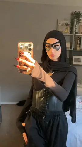 🐈‍⬛#fyppppppppppppppppppppppp #fypツ #hijabi #hijabioutfitideas #foryoupage #fypage #catwoman 