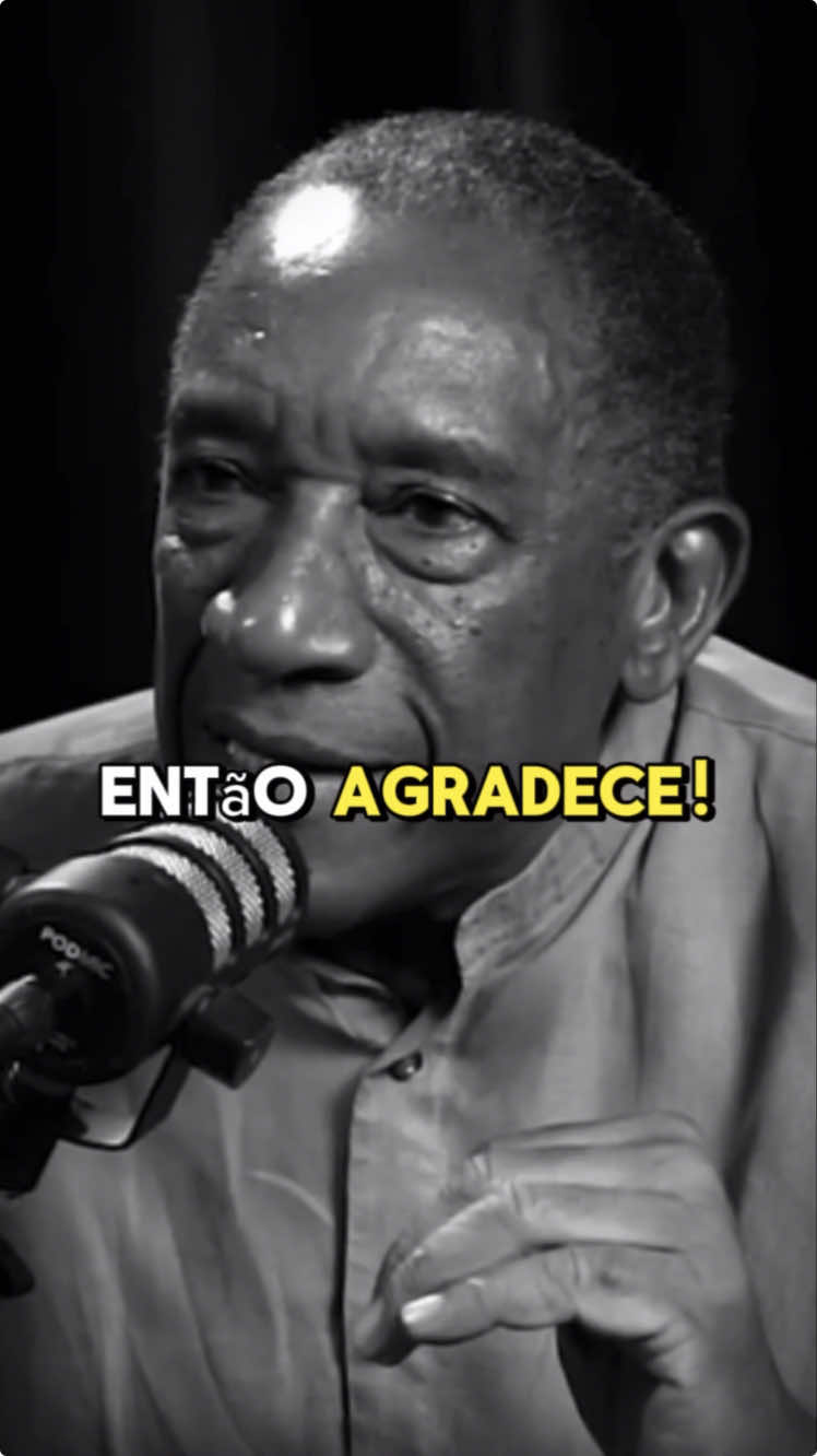 Tá difícil? Então agradece! - Geraldo Rufino . . . . TEM UMA COISA QUE PRECISO TE CONTAR… . 👉 Olhe a Bio do meu perfil! . . #sabedoria #resiliencia #proposito #motivacional #foco #determinação #gratidão #reflexaodevida 
