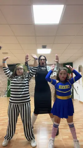 This is halloween 👻🎃🥳 #bailestiktok #baileviral #misniños #maytelopez #fyp #bailandochallenge #dancer #viralditiktok #wendsdayaddams #fyp #escueladedanza #newtrend #noviembre2024  @Orianaaa 🐆🐆 @RESU🐆❤️‍🩹 