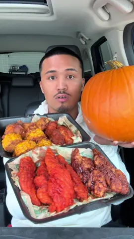 Halloween wingstop🍗 #fyp #foodreview #Foodie #fypツ #foodtiktok #chicken #mukbang #eatwithme #wingstop #foodasmr 