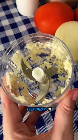 Chega de sofrer para triturar seus alimentos! 🧅🍅🧄 Esse mini processador elétrico só é 