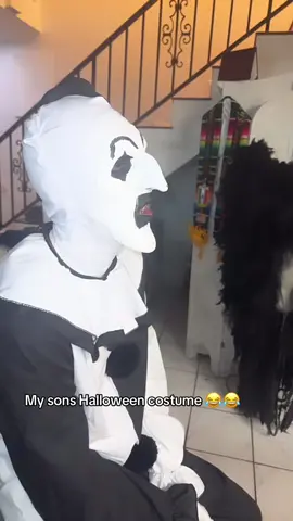 He did it again this year🤣 #art #arttheclownterrifier #terrifier #clown #clowncosplay #cosplay #costume #costumes #foryoupageofficiall #paratiiiiiiiiiiiiiiiiiiiiiiiiiiiiiii #foryouu #halloweenlook #funnyvideo #2024 